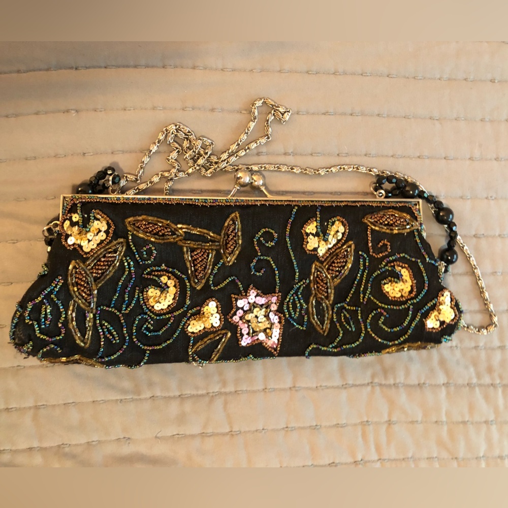 Beaded clutch purse